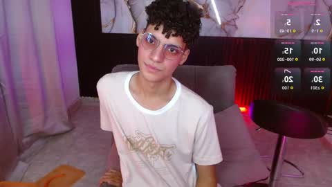 Andreh  online show from November 15, 2025, 1:03 am