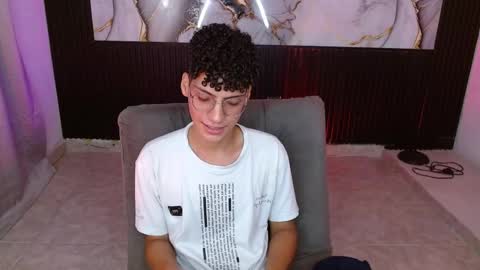 Andreh  online show from November 20, 2025, 12:55 am