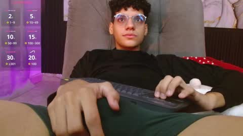 Andreh  online show from November 23, 2025, 1:38 am