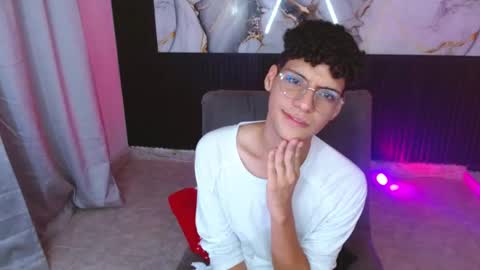 Andreh  online show from November 28, 2025, 1:08 am