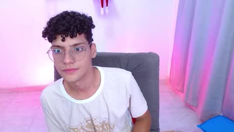 Andreh  online show from November 29, 2025, 11:52 pm