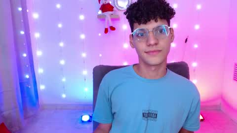 Andreh  online show from November 30, 2025, 11:09 pm