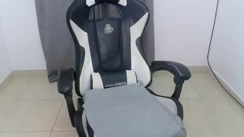 andres180950734 online show from October 13, 2025, 10:04 am