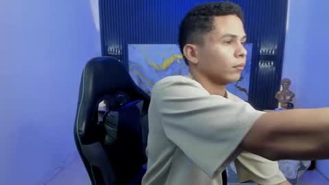 IM ANDRES online show from April 8, 2026, 2:44 am