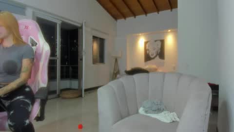 Snapshot of andres_bottero chatting on January 14, 2025, 1:58 am Andrs botero online show from January 14, 2025, 1:58 am