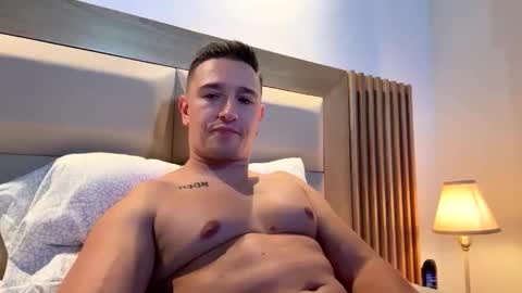 Snapshot of andres_bottero chatting on March 5, 2026, 12:50 am Andrs botero online show from March 5, 2026, 12:50 am