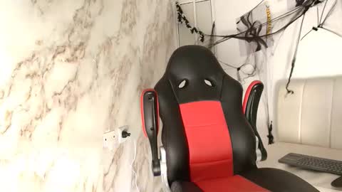 andres_stud online show from October 25, 2025, 5:04 am