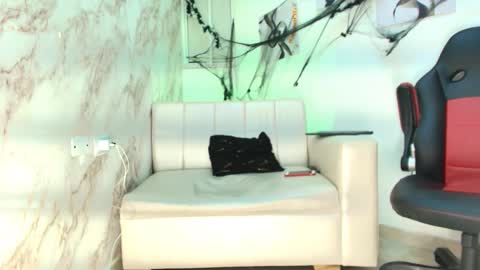 andres_stud online show from November 1, 2025, 4:47 am