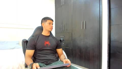 andres_stud online show from April 3, 2026, 3:37 am