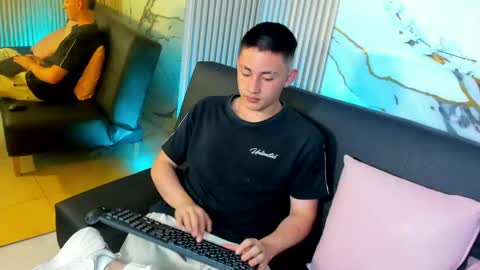 andres_tay online show from May 8, 2026, 7:19 pm