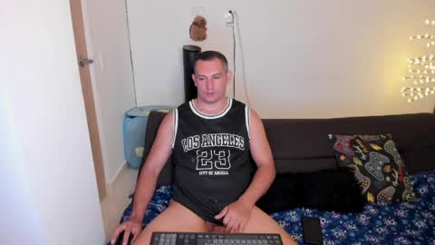 Snapshot of andreslush04 chatting on May 11, 2026, 12:27 am Andreslush04 online show from May 11, 2026, 12:27 am
