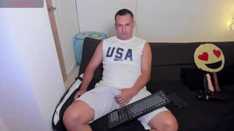 Snapshot of andreslush04 chatting on May 13, 2026, 2:42 am Andreslush04 online show from May 13, 2026, 2:42 am