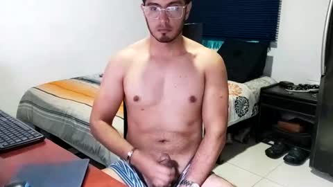 andresvergon85 online show from March 8, 2025, 5:33 pm
