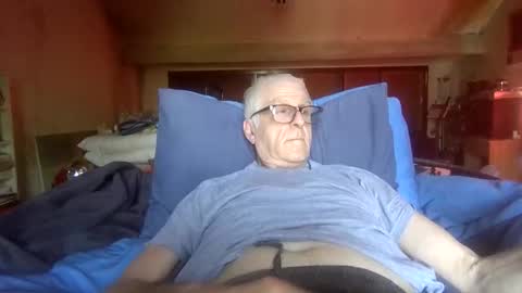 Snapshot of andrew160258 chatting on May 25, 2026, 11:05 am Andrew online show from May 25, 2026, 11:05 am