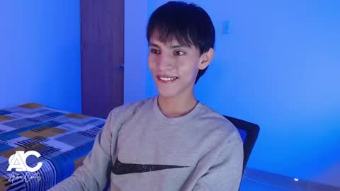 Snapshot of andrew_courtz chatting on April 23, 2026, 6:32 pm Andrew Courtz online show from April 23, 2026, 6:32 pm
