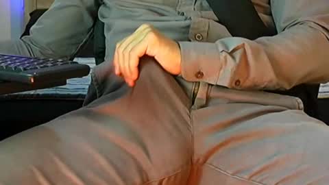 Andrew online show from November 22, 2025, 3:27 am