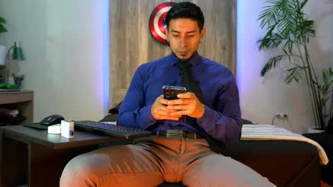 Snapshot of andrew_elliot chatting on June 4, 2026, 2:39 am Andrew online show from June 4, 2026, 2:39 am