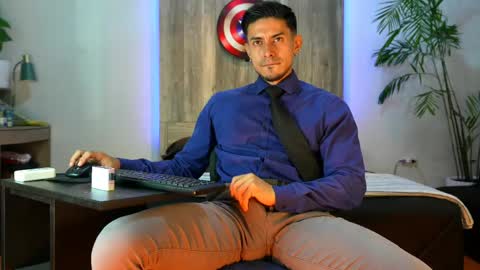 Snapshot of andrew_elliot chatting on June 6, 2026, 8:30 am Andrew online show from June 6, 2026, 8:30 am