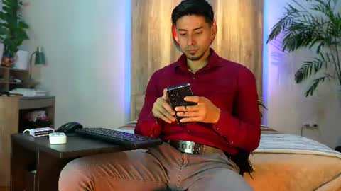 Snapshot of andrew_elliot chatting on June 24, 2026, 3:38 am Andrew online show from June 24, 2026, 3:38 am