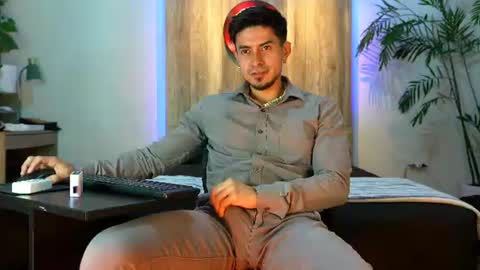 Snapshot of andrew_elliot chatting on July 16, 2026, 2:06 am Andrew online show from July 16, 2026, 2:06 am