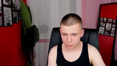 Snapshot of andrew_ellis chatting on November 4, 2025, 4:06 pm Andrew online show from November 4, 2025, 4:06 pm