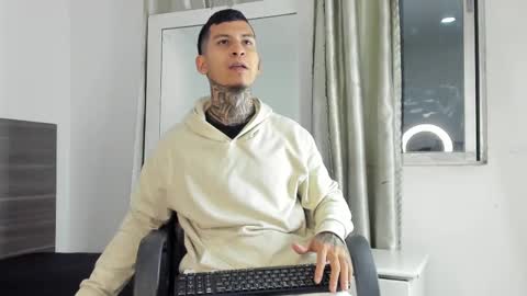 Snapshot of andrew_sanders69 chatting on November 16, 2025, 3:12 am andrew_sanders69 online show from November 16, 2025, 3:12 am