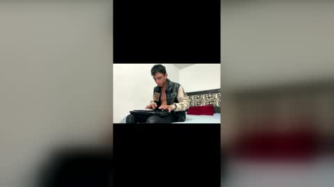 andrew online show from November 28, 2025, 4:04 am