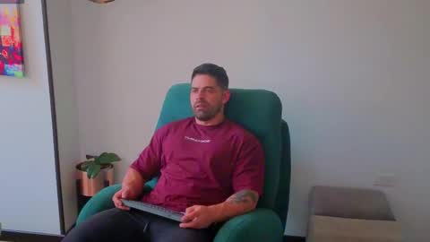 Snapshot of andrewfame chatting on April 29, 2026, 10:27 pm Andrew online show from April 29, 2026, 10:27 pm