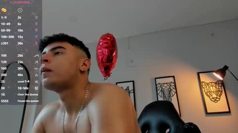 Snapshot of andrewlamar77 chatting on February 14, 2025, 4:52 pm Andrewlamar21 online show from February 14, 2025, 4:52 pm