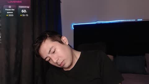 andrewmhilton_ online show from January 6, 2026, 5:33 am