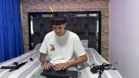 Andresuki online show from November 18, 2025, 3:12 am