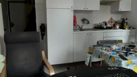 Snapshot of androx77 chatting on January 19, 2026, 10:30 am androx77 online show from January 19, 2026, 10:30 am