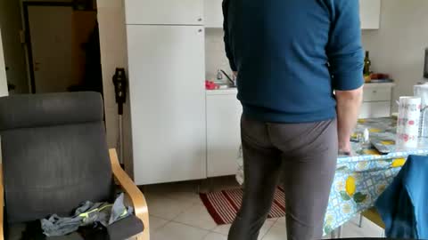 Snapshot of androx77 chatting on February 1, 2026, 10:36 am androx77 online show from February 1, 2026, 10:36 am