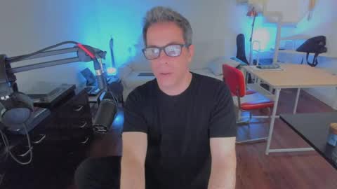 Andrew online show from September 19, 2025, 3:24 pm