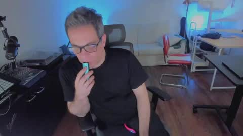 Andrew online show from October 6, 2025, 4:21 am