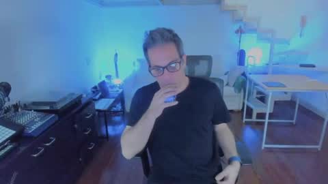 Andrew online show from November 18, 2025, 3:34 am