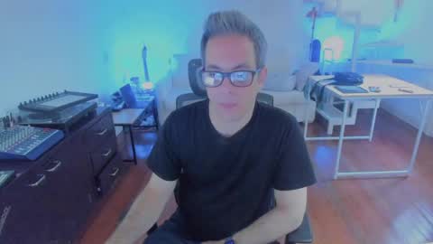 Andrew online show from November 19, 2025, 2:50 pm