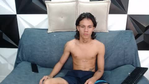 andy_dan1 online show from February 3, 2025, 9:39 pm