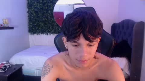 andy_dan1 online show from February 24, 2025, 12:59 pm