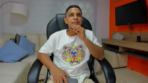 Snapshot of andy_stars_ chatting on October 20, 2025, 2:12 am andy online show from October 20, 2025, 2:12 am