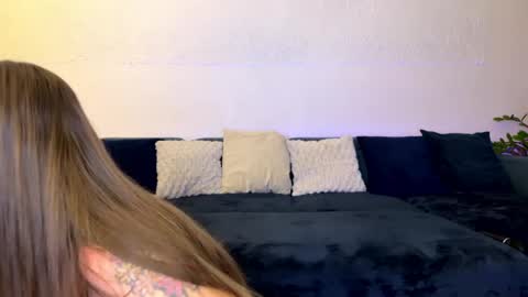 Snapshot of andy_velvet chatting on May 23, 2026, 10:14 pm andy_velvet online show from May 23, 2026, 10:14 pm