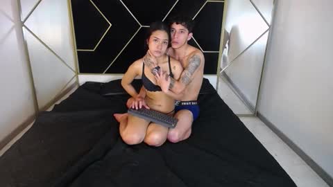 Snapshot of andyliveandsofi chatting on December 16, 2025, 1:05 pm AndyliveandSofi online show from December 16, 2025, 1:05 pm