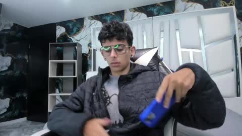 andyxibrat online show from April 17, 2026, 11:57 am