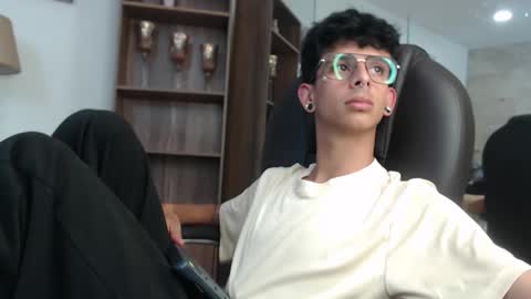 andyxibrat online show from April 18, 2026, 7:58 pm