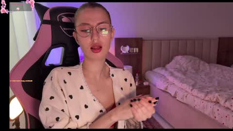 Snapshot of angel_ariela chatting on March 17, 2026, 3:00 am angel_ariela online show from March 17, 2026, 3:00 am