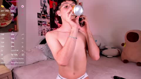 Snapshot of angel_bless19 chatting on April 10, 2026, 8:35 pm Angel help me with 100 thumbs up online show from April 10, 2026, 8:35 pm