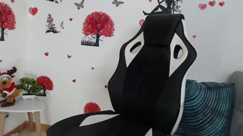 Angel Curl online show from February 25, 2025, 6:09 pm