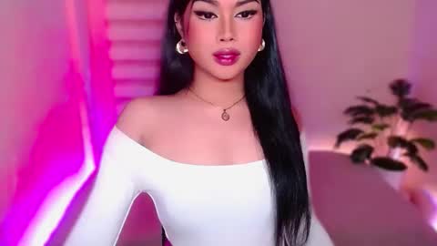 Snapshot of angel_eloaxx chatting on May 19, 2026, 8:59 pm Angel online show from May 19, 2026, 8:59 pm