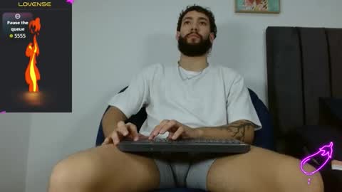 angel_kyrozz online show from December 14, 2025, 8:02 pm