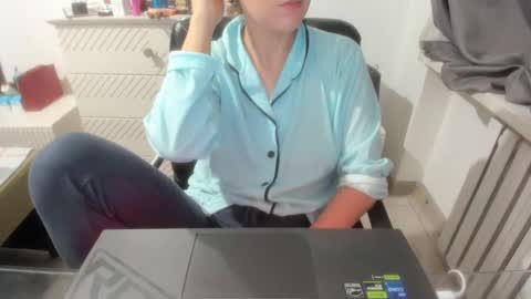 angel_lee__ online show from February 9, 2025, 12:19 pm